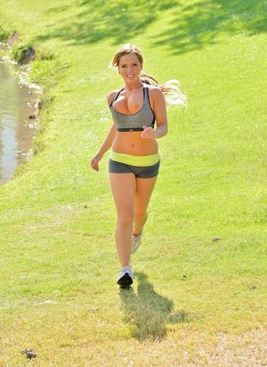 18 year old girl Arwen Gold loses her virginity after her car breaks down